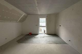 Wohnung kaufen in 74193 Schwaigern, Attraktives Sanierungsprojekt für Handwerker: Etagenwohnung mit Restarbeiten zu verkaufen!