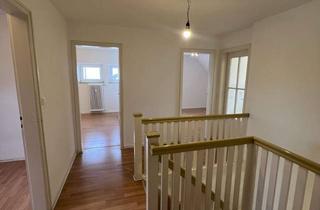 Wohnung mieten in 51107 Rath/Heumar, Großzügige 4 1/2-Zimmer- Maisonettewohnung mit 2 Bädern und Stellplatz.