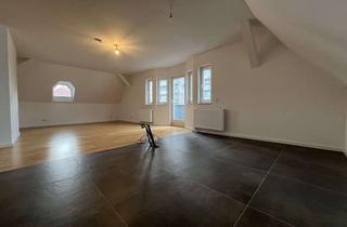 Wohnung mieten in Rathausstraße 46, 68519 Viernheim, Luxuriöses 6-Zimmer-Maisonette in Viernheim mit Balkon und Garage