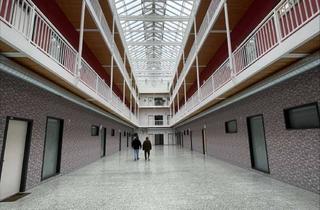 Lofts mieten in Alexanderstraße 65, 60489 Rödelheim, Stilvolles Loft mit Balkon – Wohnen im Industriedesign in Frankfurt-Rödelheim