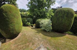 Doppelhaushälfte kaufen in 65817 Eppstein, Großzügige Doppelhaushälfte - Raumwunder mit idyllisch angelegtem Garten!