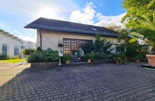 Einfamilienhaus kaufen in 61137 Schöneck, Großes Einfamilienhaus mit Einliegerwohnung in ruhiger Lage