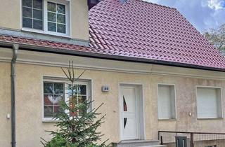 Haus kaufen in 16761 Hennigsdorf, Provisionsfrei für den Käufer … feines kleines Haus mit großer grüner Oase und Pool...