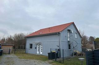 Haus kaufen in 29575 Altenmedingen, Ideal für Eigenutzer und Kapitalanleger: Zweifamilienhaus mit vermieteter Einheit in Altenmedingen