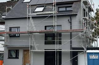 Haus mieten in 59597 Erwitte, Moderne Doppelhaushälfte mit zwei Wohneinheiten - Erstbezug