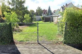 Grundstück zu kaufen in 06749 Bitterfeld-Wolfen, Teilerschlossenes Grundstück mit Garagen und Entwicklungspotenzial in Bitterfeld