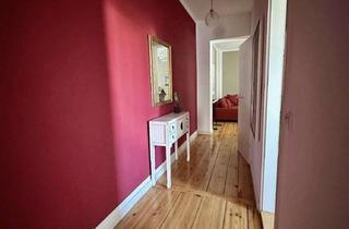 Wohnung kaufen in Savignyplatz, 10627 Charlottenburg, Charmante Dachgeschosswohnung in begehrter Lage am Savignyplatz. Ein echtes Wohnjuwel!