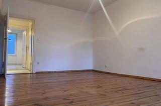 Wohnung kaufen in 12047 Neukölln, Charmante 2-Zimmer-Altbauwohnung mit Balkon, Aufzug und Garten in begehrtem Kreuzkölln.