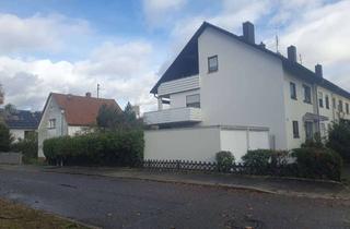 Wohnung kaufen in 76149 Neureut, Kapitalanleger: 4,5 Zimmer Eigentumschonung in gepflegtem 3-Familienhaus in 76149 Karlsruhe-Neureut