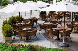 Gewerbeimmobilie kaufen in 82110 Germering, Kapitalstarke Anlage mit einer Gastronomie und einem Showroom