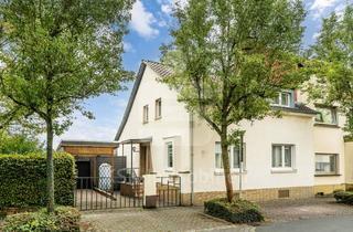 Haus kaufen in 53721 Siegburg, Gepflegtes Ein- bis Zweifamilienhaus mit Garage, Carport und großem Grundstück in Siegburg-Wolsdorf.