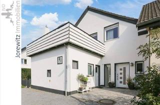 Doppelhaushälfte kaufen in 32584 Löhne, Löhne - Löhne-Mennighüffen: Großzügige und sanierte DHH mit kleinem Garten, sonniger Dachterrasse und EBK