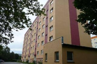 Wohnung mieten in Waldenburger Straße 3e, 09212 Limbach-Oberfrohna, Großzügiges Wohnzimmer mit Balkon!