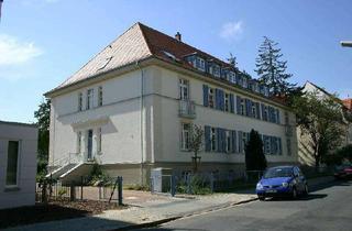 Wohnung mieten in Robert-Blum-Str. 15, 17489 Nördliche Mühlenvorstadt, Theaterviertel - Wohnen unterm Dach!