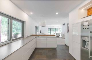 Villa kaufen in 91054 Burgberg, Privat. Modern. Ökologisch: Architektenvilla am Waldrand mit parkähnlichem Grundstück in Bestlage