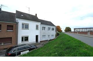 Reihenhaus kaufen in Löwenstraße 16, 47533 Kleve, Renovierungsbedürftiges Reihenhaus, schön am Fluß gelegen.