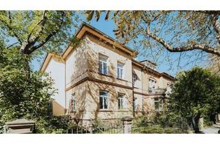 Villa kaufen in 79102 Wiehre, Gründerzeitvilla in beliebter Lage: Repräsentatives Einfamilienhaus mit Plattform-Lift