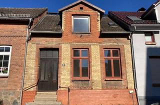 Reihenhaus kaufen in 17166 Teterow, Zentral: Reihenhaus mit Zufahrt - Garage - Freisitz - Gartenfläche....