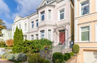 Villa kaufen in 23560 St. Jürgen, Zeitlos schön: Altbauvilla am Wasser in St....