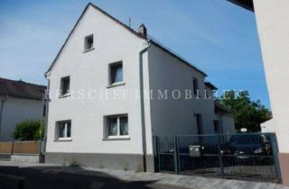 Haus kaufen in 63500 Seligenstadt, 1-Familienhaus mit 2 Garagen und kleinem Garten mit Freisitz in Seligenstadt-Froschhausen