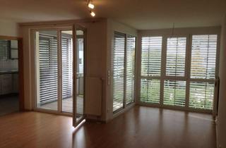 Wohnung mieten in 71083 Herrenberg, Stilvolle, neuwertige 2,5-Zimmer-Wohnung mit Balkon und EBK in Herrenberg