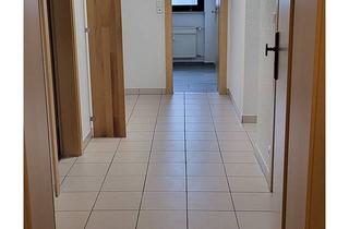 Wohnung mieten in Schießhausstraße 11, 70599 Stuttgart, Gemütliche 3-Zimmer Wohnung am Flughafen Stuttgart mit EBK