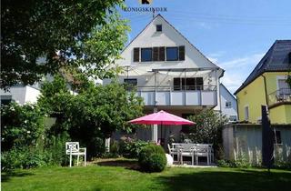 Haus kaufen in 70806 Kornwestheim, Kornwestheim - Sehr attraktives 2-Familienhaus mit Maisonette-Wohnung und Gartenoase in ruhiger Toplage.
