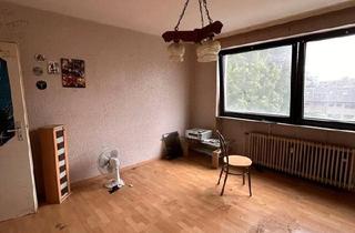 Wohnung kaufen in 41065 Mönchengladbach, Mönchengladbach - Renovierungsbedürftige 2-Zimmer Wohnung im 2. OG in Mönchengladba