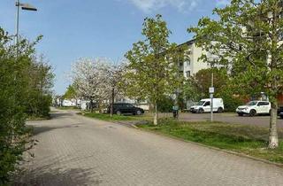 Wohnung kaufen in 06184 Kabelsketal, Kabelsketal - Zwei leerstehende ETW mit 5,5 % Renditepotenzial - Aufzug, Balkon, Stellplätze im MFH von 1996