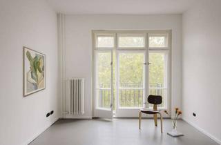 Wohnung kaufen in Strausberger Platz, 10243 Berlin, Wohnen im Baudenkmal: Frisch renovierte Wohnung im 5. OG mit Aufzug & Balkon