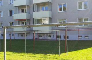 Wohnung kaufen in St.-Petersburger Str., 18311 Ribnitz-Damgarten, vermietete 3 Zimmer Eigentumswohnung zu verkaufen
