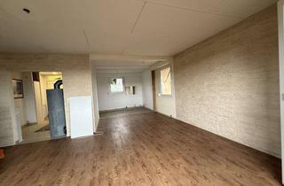 Wohnung kaufen in 90587 Veitsbronn, Großzügige Erdgeschosswohnung mit Balkon, 28 m² Dachterrasse und Garage