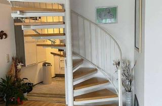 Wohnung kaufen in 90513 Zirndorf, Gepflegte Maisonettwohnung mit separatem Eingang, Balkon und eigenem Stellplatz