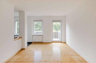 Wohnung kaufen in Blumenweg, 12105 Mariendorf, Charmante Altbauwohnung mit zwei Balkonen in grüner Lage nahe Teltowkanal