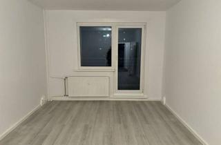 Wohnung mieten in Ahrenshooper Straße, 13051 Neu-Hohenschönhausen (Hohenschönhausen), Großzügige Familienwohnung mit Aufzug und Balkon wartet auf Sie!