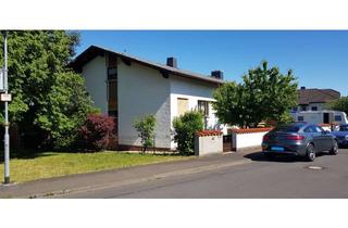 Haus kaufen in 35460 Staufenberg, Sehr geräumiges Zweifamilienhaus mit Einliegerwohnung und Ausbaureserve!