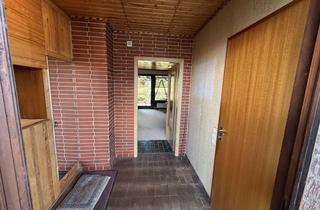 Haus kaufen in 91489 Wilhelmsdorf, Bungalow mit Potenzial: Großes Grundstück, moderne Wärmepumpe – jetzt Traumhaus gestalten