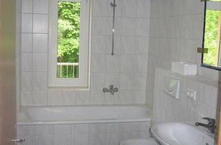 Wohnung kaufen in 08527 Plauen, Objekt-Nr.: 1025 - schöne vermietete 3-Zimmer-ETW im 1. OG mit Wanne und Balkon in Plauen