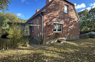 Haus kaufen in Klützer Straße 17, 23948 Damshagen, Ältere DHH in Damshagen , gr. Grdst. mit altem Baumbestand/ 8 km zum Ostseebad Boltenhagen.