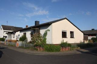 Haus kaufen in Taunusblick, 61137 Schöneck, Bungalow mit Einliegerwohnung in Schöneck-Oberdorfelden