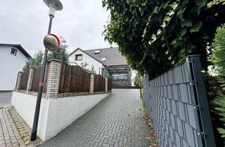 Einfamilienhaus kaufen in 53773 Hennef, Einfamilienhaus mit Einliegerwohnung und Garagen