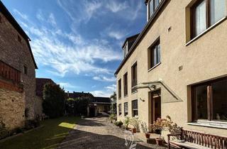 Einfamilienhaus kaufen in 97332 Volkach, Traumhaftes Ensemble: Energieeffizientes (A) Einfamilienhaus mit Büro, großem Innenhof & Garten