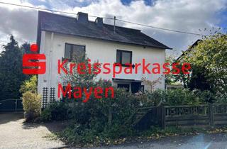 Haus kaufen in 56727 Mayen, Freistehendes Wohnhaus mit schönem Garten und Garage in Ortsrandlage