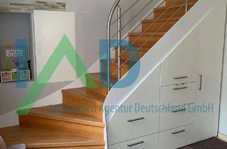 Haus kaufen in 97359 Schwarzach, Zwei Häuser mit Gewerbe, großem Grundstück und Wald