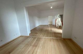 Wohnung mieten in 76137 Südstadt, Sanierte Wohnung mit vier Zimmern und Balkon in Karlsruhe