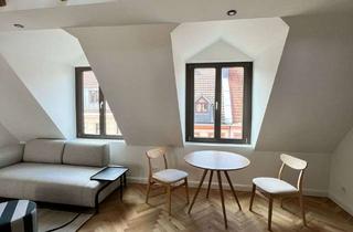 Wohnung mieten in Heinsbergstraße 22, 50674 Altstadt-Süd, Kernsanierte möblierte Altbauwohnung im Dachgeschoss – Parkett & Designer-Küche etc.