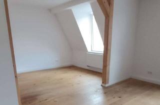 Wohnung mieten in Heinrichstr., 90439 Nürnberg, Sonnige 2-Zi-Dachgeschoss-Altbauwhg mit neuer Einbauküche