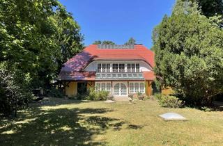 Villa kaufen in 14195 Dahlem, Exklusive Landhausvilla in bester Lage von Berlin-Dahlem mit parkähnlichem Grundstück