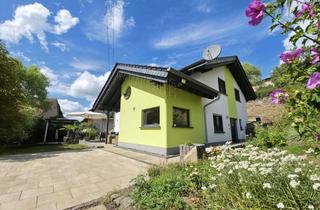 Haus kaufen in 67700 Niederkirchen, Zwei Einfamilienhäuser auf einem großzügigen Grundstück