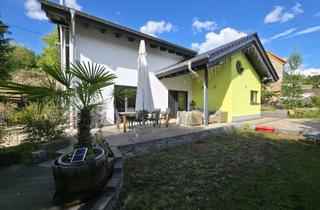 Einfamilienhaus kaufen in 67700 Niederkirchen, Energieeffizientes Wohnhaus auf großem Grundstück mit renovierter Scheune